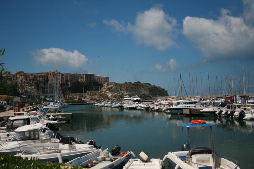 Appartamenti Porta Antica Di Tropea Ruang foto